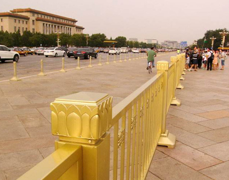 金色护栏，长安街护栏，黄金护栏，土豪金护栏，金色交通隔离栏，金色道路隔离栏